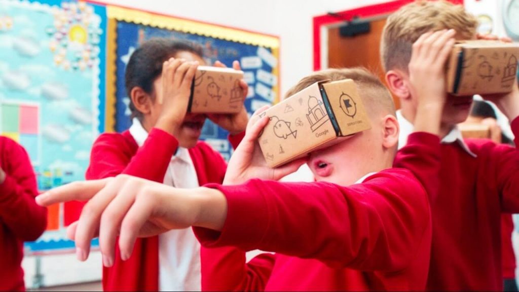 kinds using virtual reality education