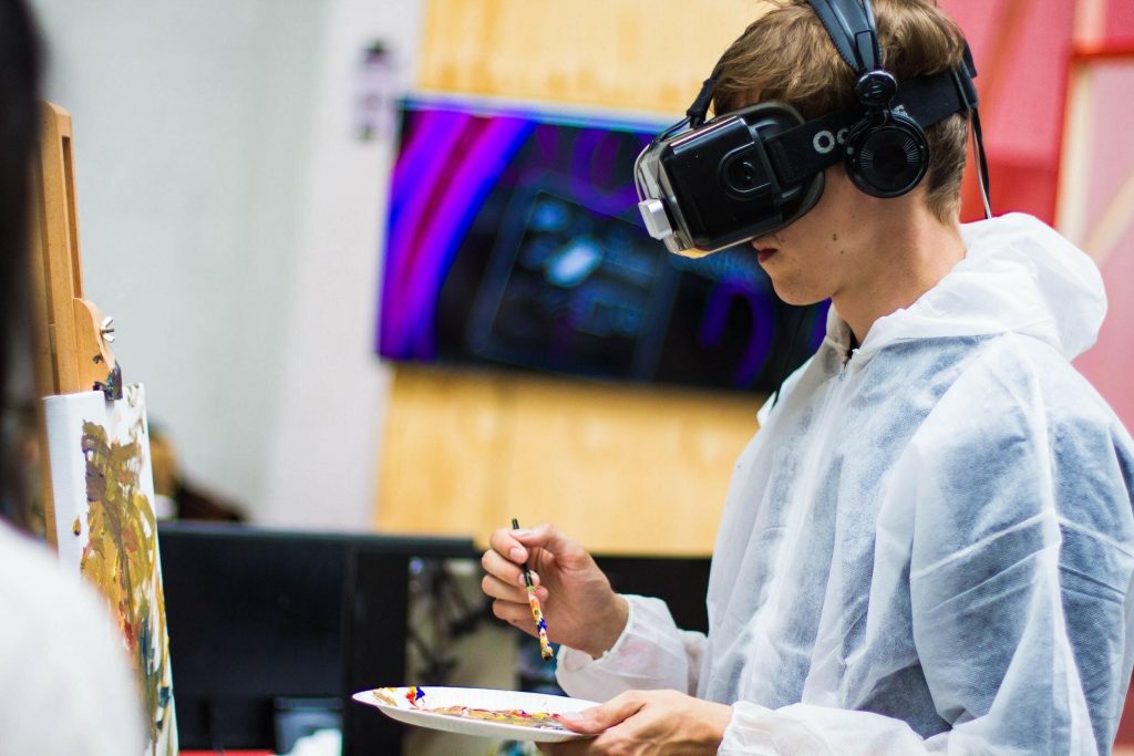Using virtual reality in learning VR content creation